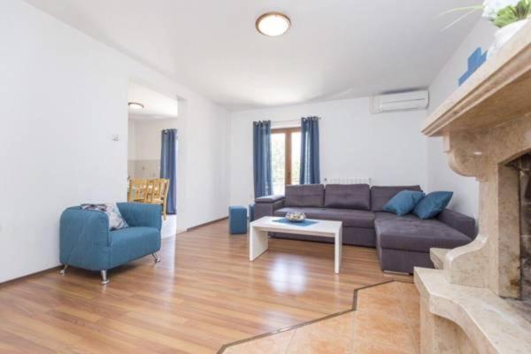 Apartments "Alen" Nedeščina Kültér fotó