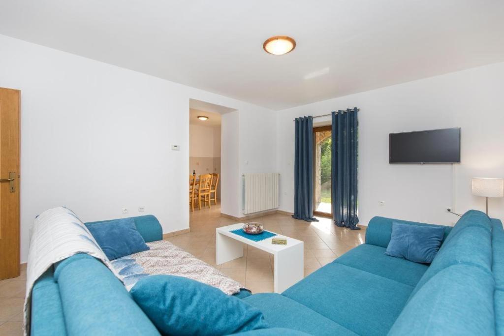 Apartments "Alen" Nedeščina Kültér fotó