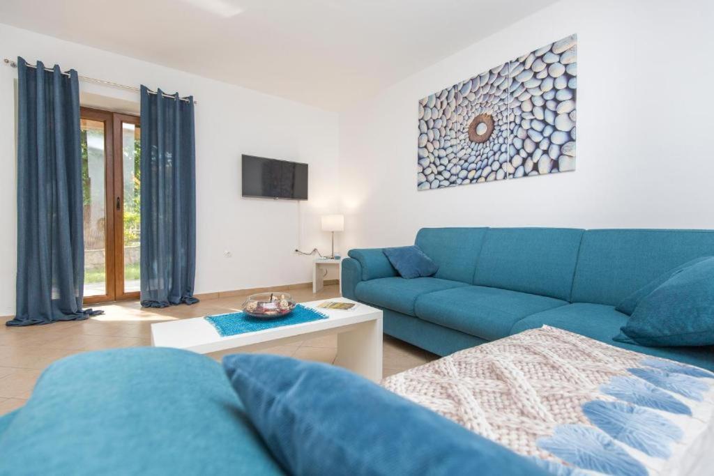 Apartments "Alen" Nedeščina Kültér fotó