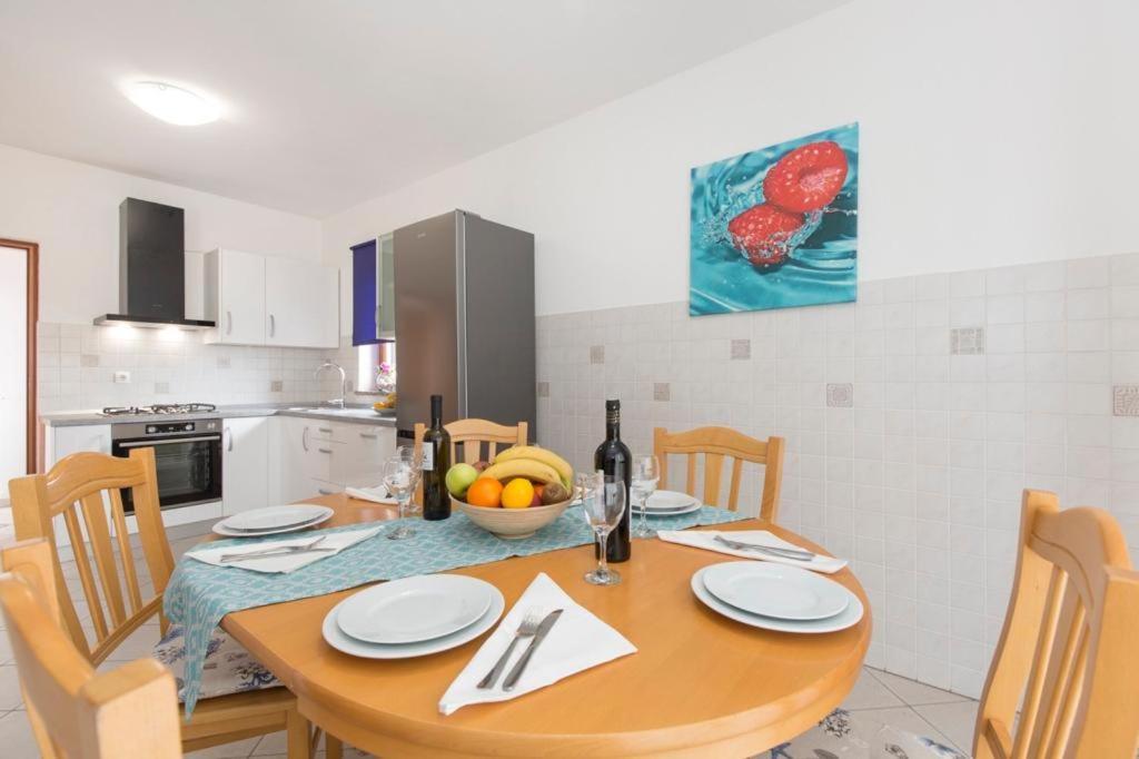 Apartments "Alen" Nedeščina Kültér fotó