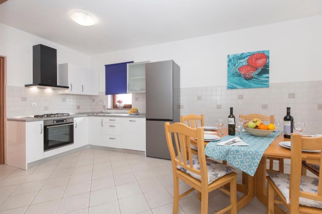 Apartments "Alen" Nedeščina Kültér fotó