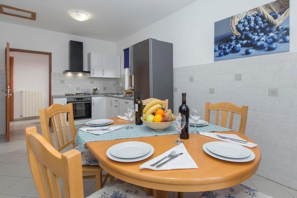 Apartments "Alen" Nedeščina Kültér fotó